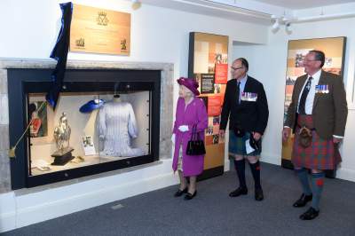 04 Gallery 9 HM The Queen opens the Museum